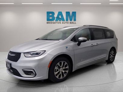Used 2023 Chrysler Pacifica Pinnacle