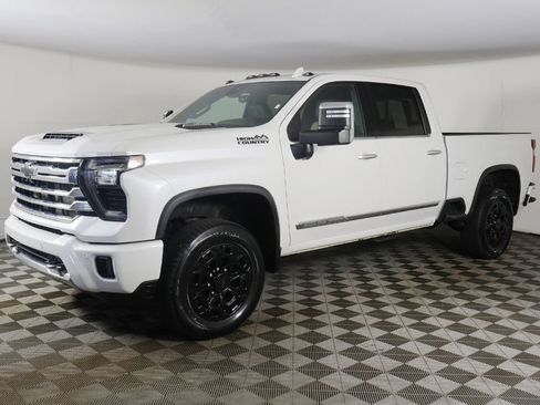 Used 2025 Chevrolet Silverado 2500 High Country w/ Technology Package AWD/4WD image 11
