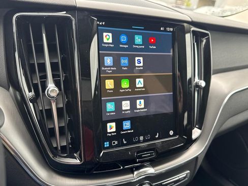 Certified 2025 Volvo XC60 B5 Plus AWD/4WD image 17