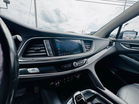 Used 2021 Buick Enclave Essence image 11