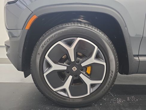 Used 2024 Rivian R1T Adventure AWD/4WD image 9