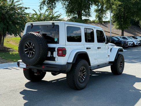 Used 2025 Jeep Wrangler Unlimited Rubicon AWD/4WD image 5