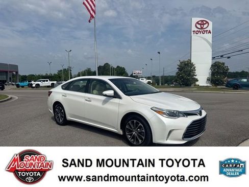 Used 2018 Toyota Avalon XLE FWD image 1