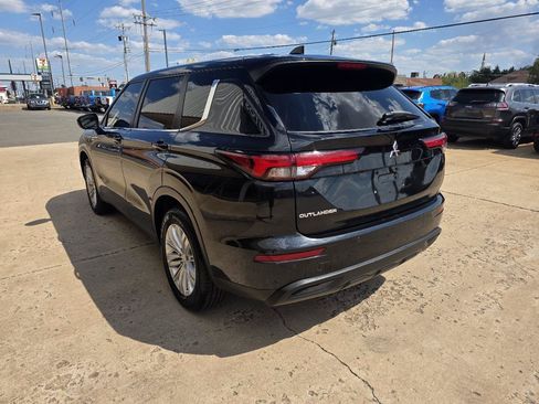 Used 2024 Mitsubishi Outlander ES FWD image 6
