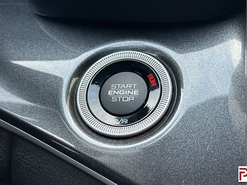 Used 2022 Jeep Grand Cherokee L Laredo image 28