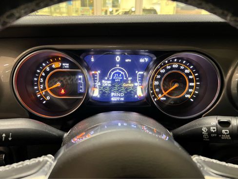 Used 2022 Jeep Wrangler Unlimited Sahara w/ Cold Weather Group image 17