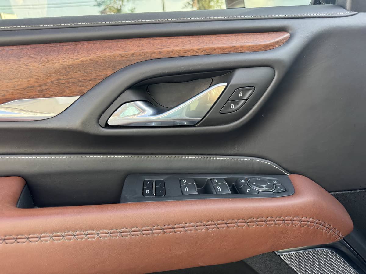 Used 2023 GMC Yukon Denali Ultimate AWD/4WD image 16