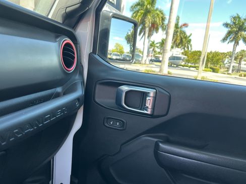 Used 2022 Jeep Wrangler Unlimited Sport image 4