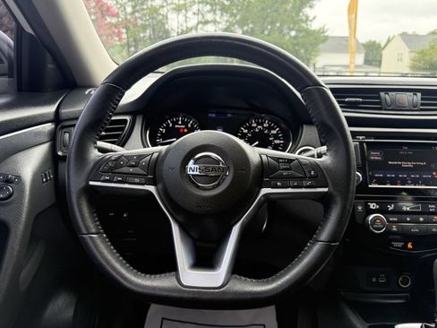 Used 2018 Nissan Rogue SV w/ Premium Package FWD image 13