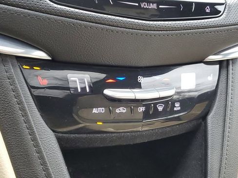 Used 2017 Cadillac XT5 Luxury w/ Driver Awareness Package image 18