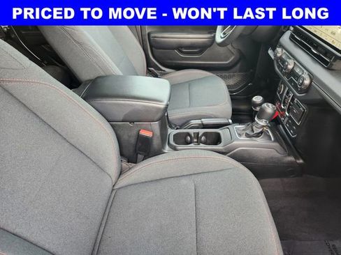 Used 2025 Jeep Wrangler Unlimited Rubicon AWD/4WD image 19
