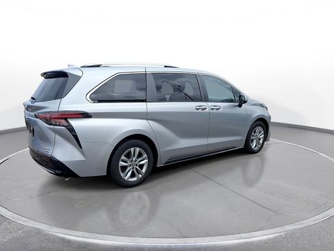 Used 2021 Toyota Sienna Limited AWD/4WD image 8