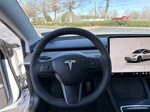 Used 2023 Tesla Model 3 Standard Range image 9