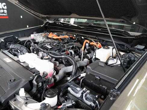 Used 2025 Toyota Tacoma 4x4 Double Cab Hybrid image 32