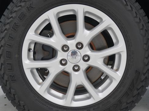 Used 2015 Jeep Cherokee Sport w/ Cold Weather Group AWD/4WD image 27