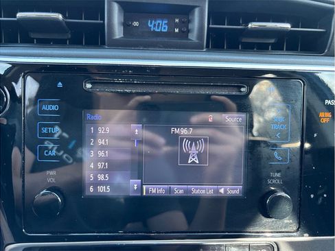 Used 2017 Toyota Corolla LE image 20