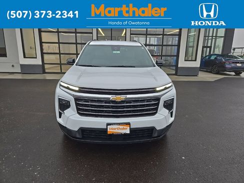 Used 2025 Chevrolet Traverse LT image 8