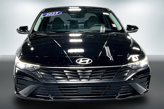 Used 2025 Hyundai Elantra Limited FWD image 2