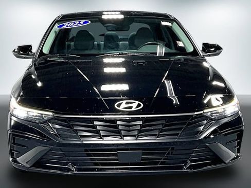 Used 2025 Hyundai Elantra Limited FWD image 2