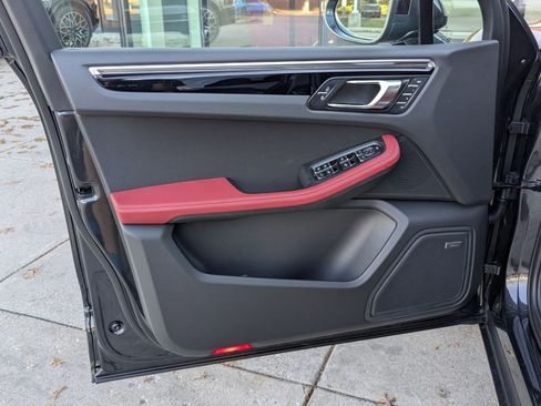 New 2026 Porsche Macan image 13