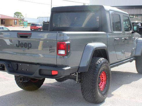 Used 2021 Jeep Gladiator Sport AWD/4WD image 3