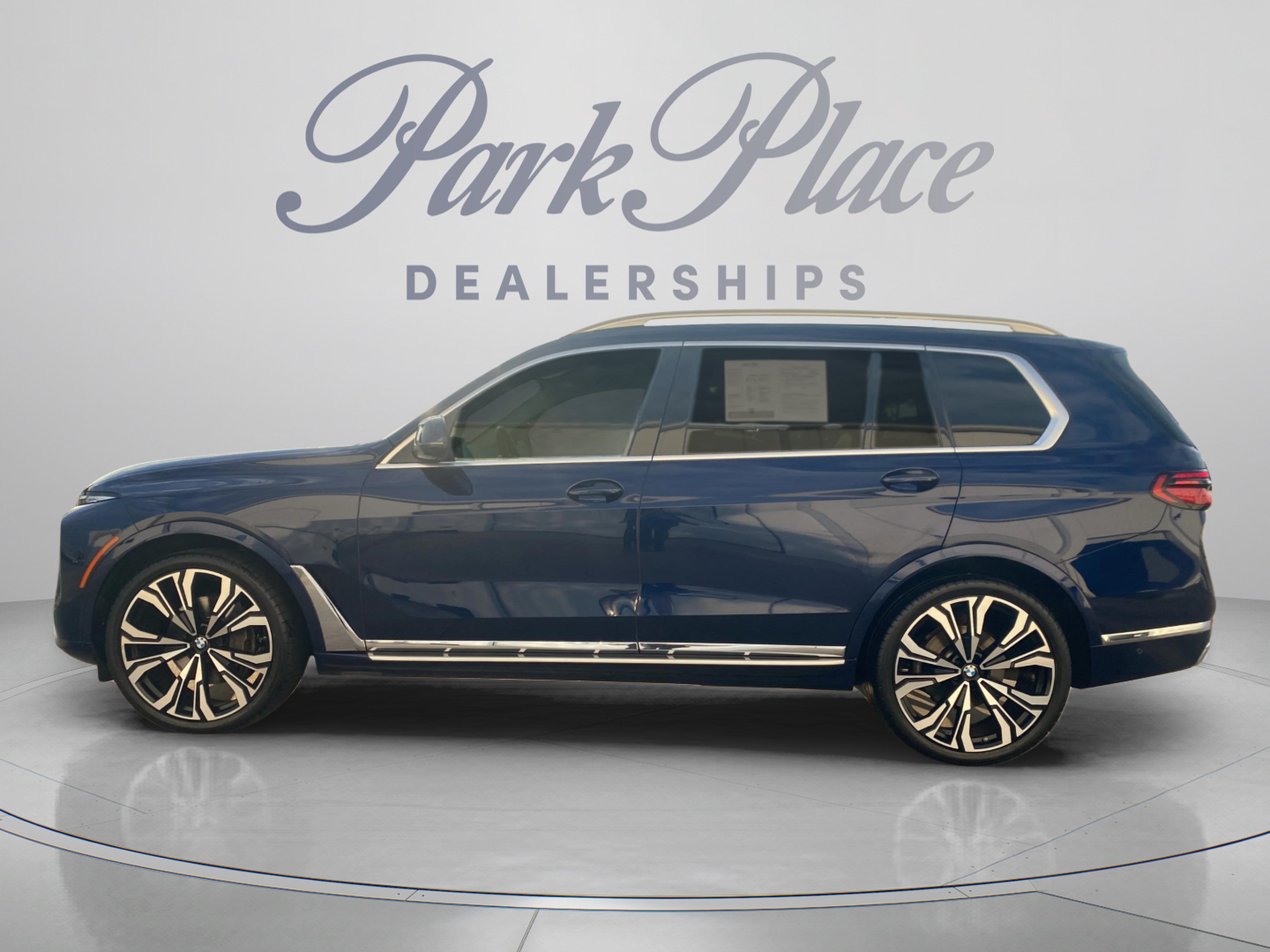 Used 2024 BMW X7 xDrive40i w/ Premium Package AWD/4WD image 2