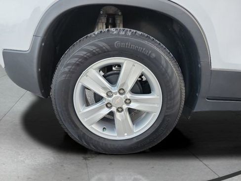Used 2020 Chevrolet Trax LT w/ LT Convenience Package image 30