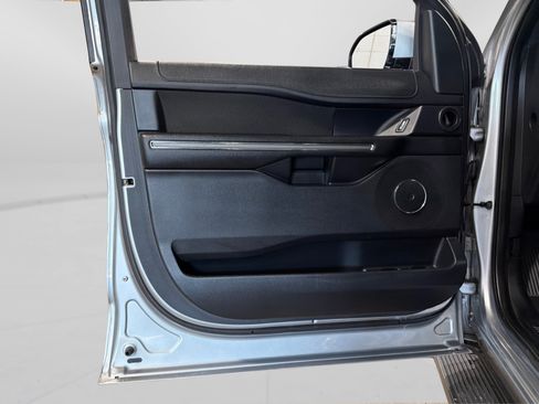 Used 2020 Ford Expedition XLT RWD image 16