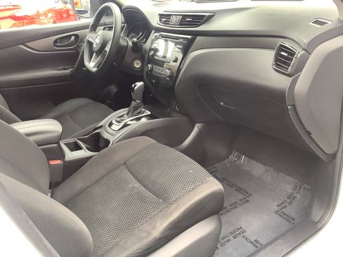 Used 2018 Nissan Rogue Sport S image 16