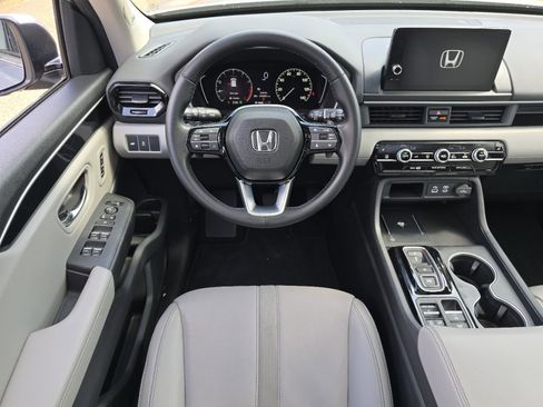 Used 2025 Honda Pilot Touring image 31