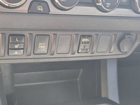 Used 2019 Toyota Tacoma SR5 AWD/4WD image 29