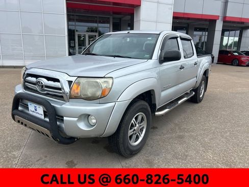 Used 2010 Toyota Tacoma PreRunner RWD image 2