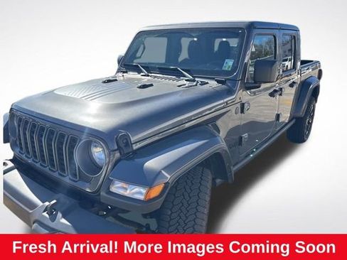 Used 2025 Jeep Gladiator Sport image 1