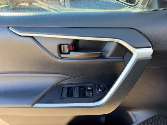 Used 2023 Toyota RAV4 LE FWD image 15