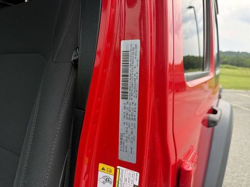 Used 2018 Jeep Wrangler Unlimited Sport S AWD/4WD image 35