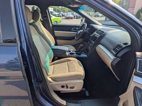 Used 2016 Ford Explorer XLT w/ Equipment Group 201A AWD/4WD image 10