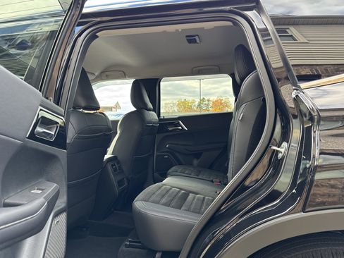 Used 2025 Mitsubishi Outlander SE AWD/4WD image 10