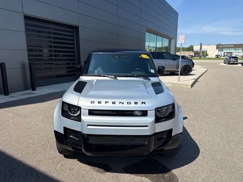 Used 2024 Land Rover Defender 110 X-Dynamic SE AWD/4WD image 8