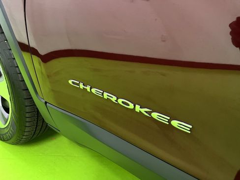 Used 2020 Jeep Cherokee Limited AWD/4WD image 15