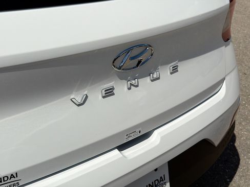 Used 2026 Hyundai Venue SEL image 11