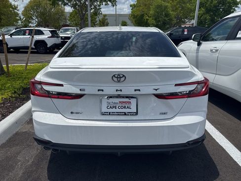 Used 2025 Toyota Camry SE FWD image 5