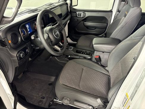 Used 2025 Jeep Gladiator Mojave w/ Safety Group AWD/4WD image 29