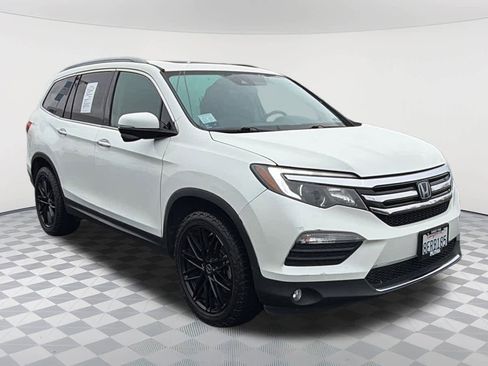Used 2018 Honda Pilot Touring image 3
