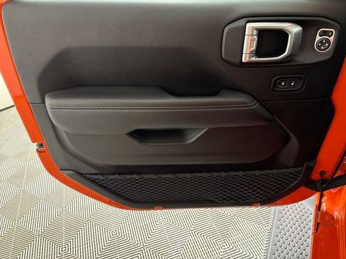 Used 2019 Jeep Wrangler Unlimited Sahara image 11