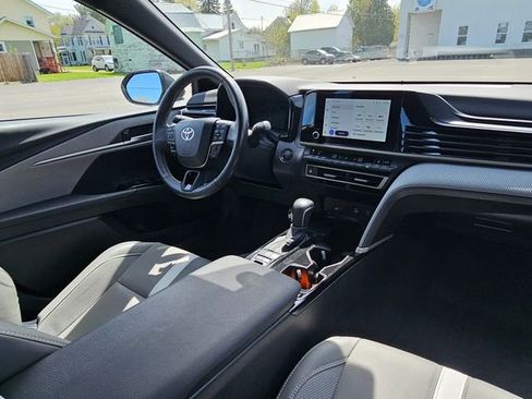 Used 2025 Toyota Camry SE w/ Convenience Package AWD/4WD image 19