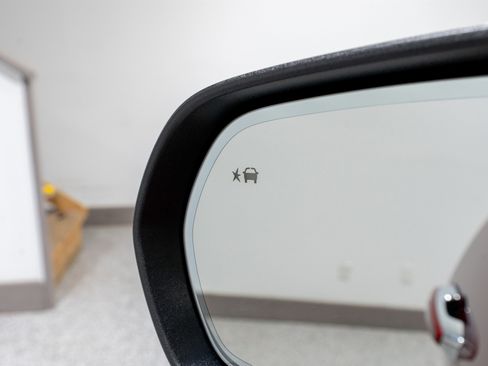 Used 2024 GMC Acadia Denali w/ Super Cruise Package image 13