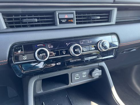 Used 2025 Honda Pilot TrailSport image 22