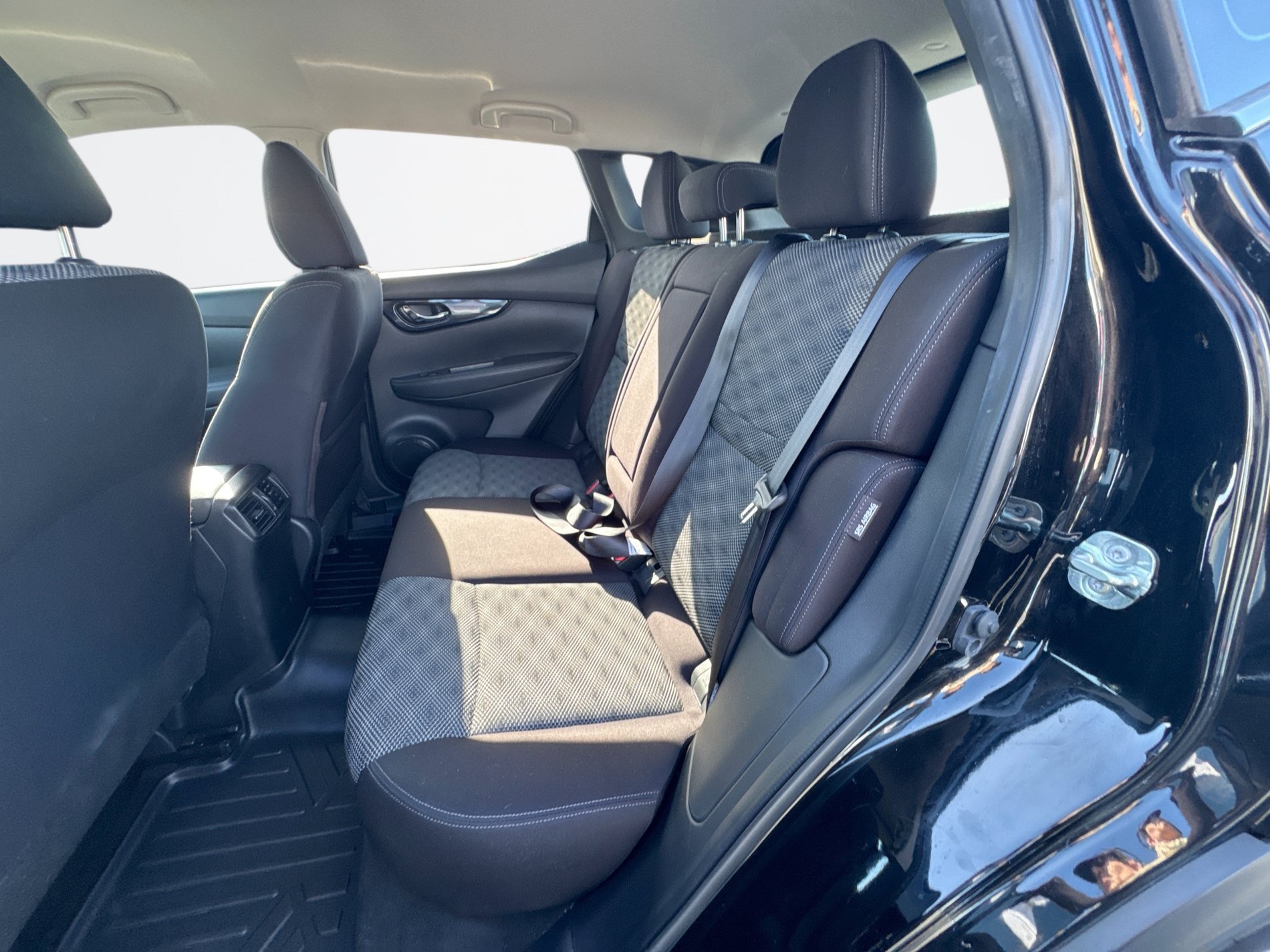 Used 2020 Nissan Rogue Sport SV FWD image 14