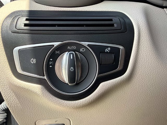 Used 2022 Mercedes-Benz GLC 300 image 34