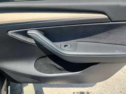 Used 2023 Tesla Model Y Long Range AWD/4WD image 31